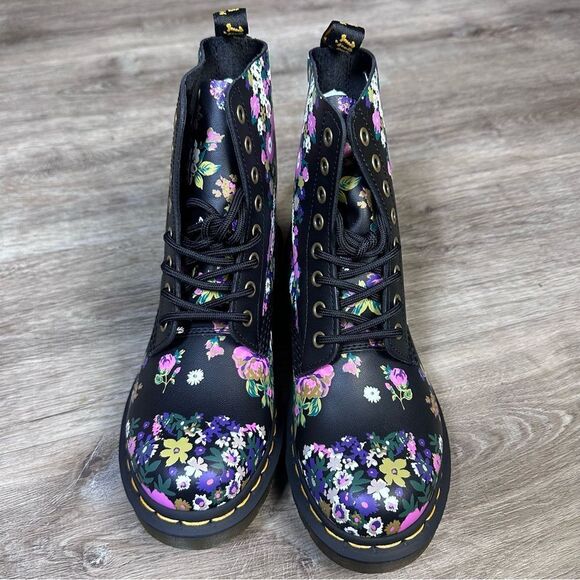 Dr.Martens 1460 Pascal in Vintage Floral Backhand Size 7US/ 5UK - Picture 4 of 10